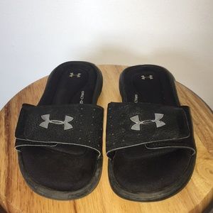 Under Armor Slide Sandals 🖤 Size 3 Y